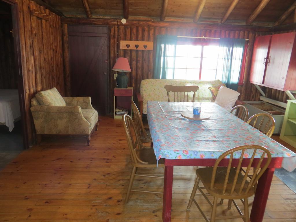 Lake Wolsey Cabins Hotel Gore Bay Eksteriør billede